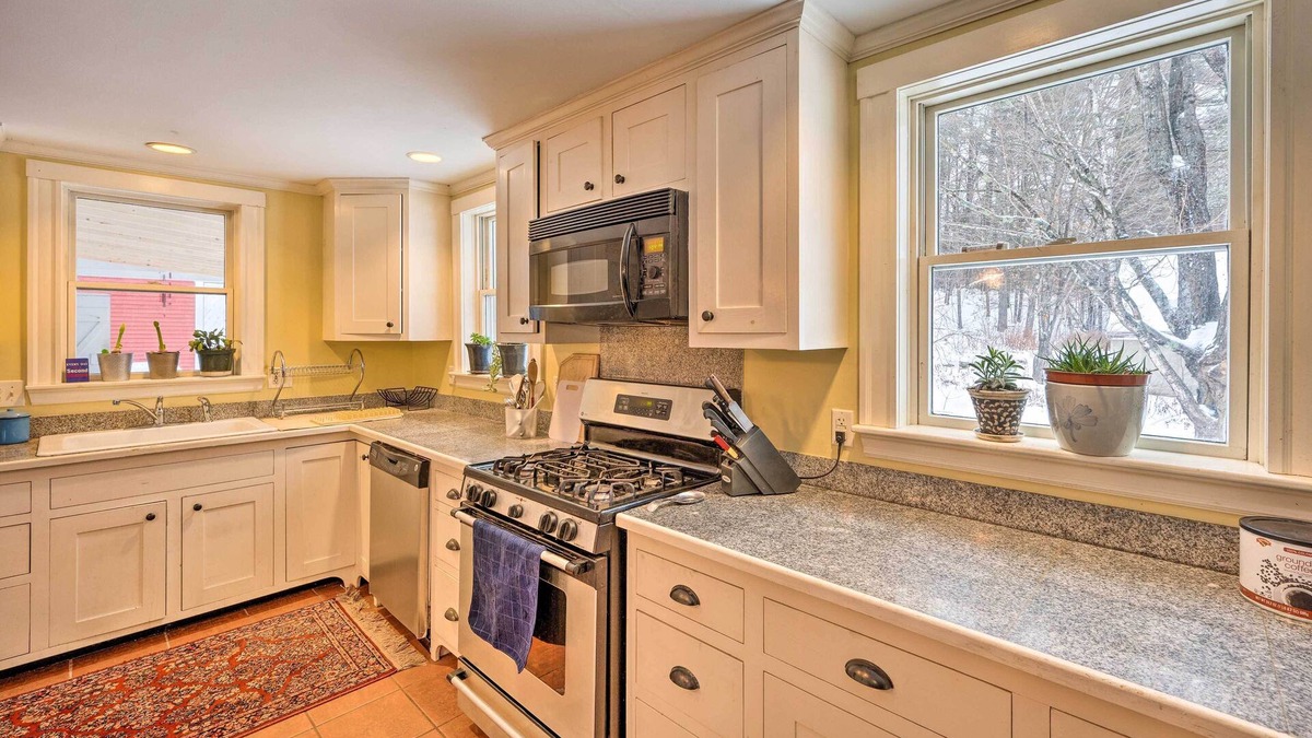 Rumford Point House | Vintage Farmhouse: Near Sunday River Ski Slopes!