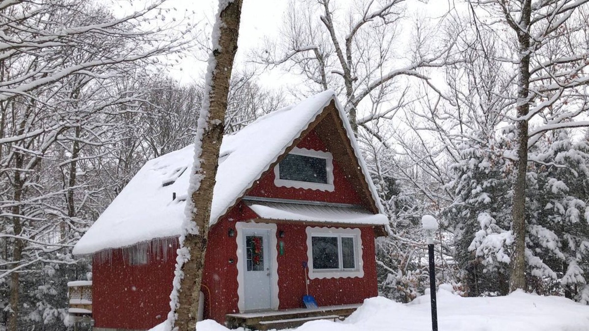 Jeffersonville Ski Chalet | Vintage- Forest retreat fireplace near outdoor fun