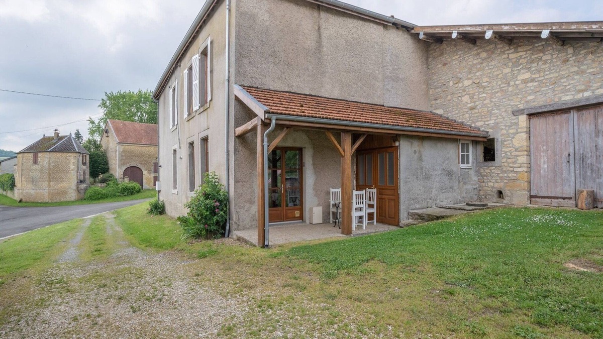 Nouart House | Vintage Holiday Home in Nouart