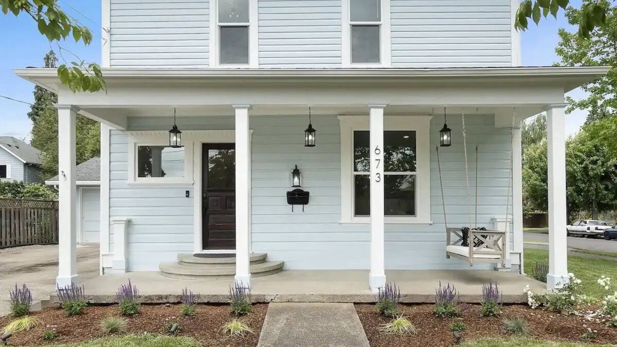 Hillsboro House | Vintage House on Main Stnn