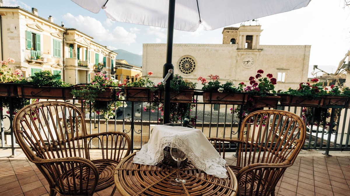 Sulmona Apartment | Vintage-retro style Venus and Adonis apartment