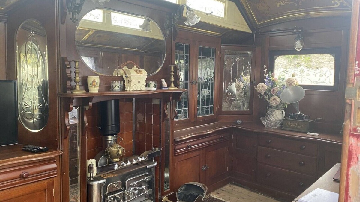 Turnchapel House | Vintage Showman's Wagon For Two Close to Beach