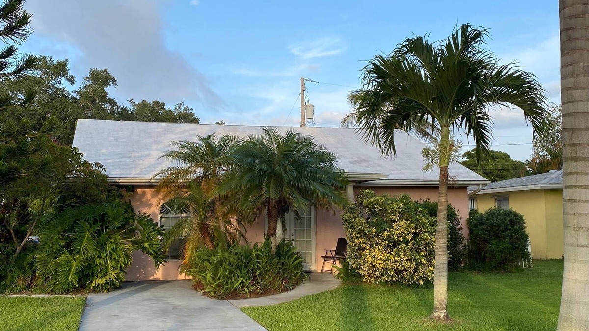 Rock Ridge House | Vintage Vero Bungalow