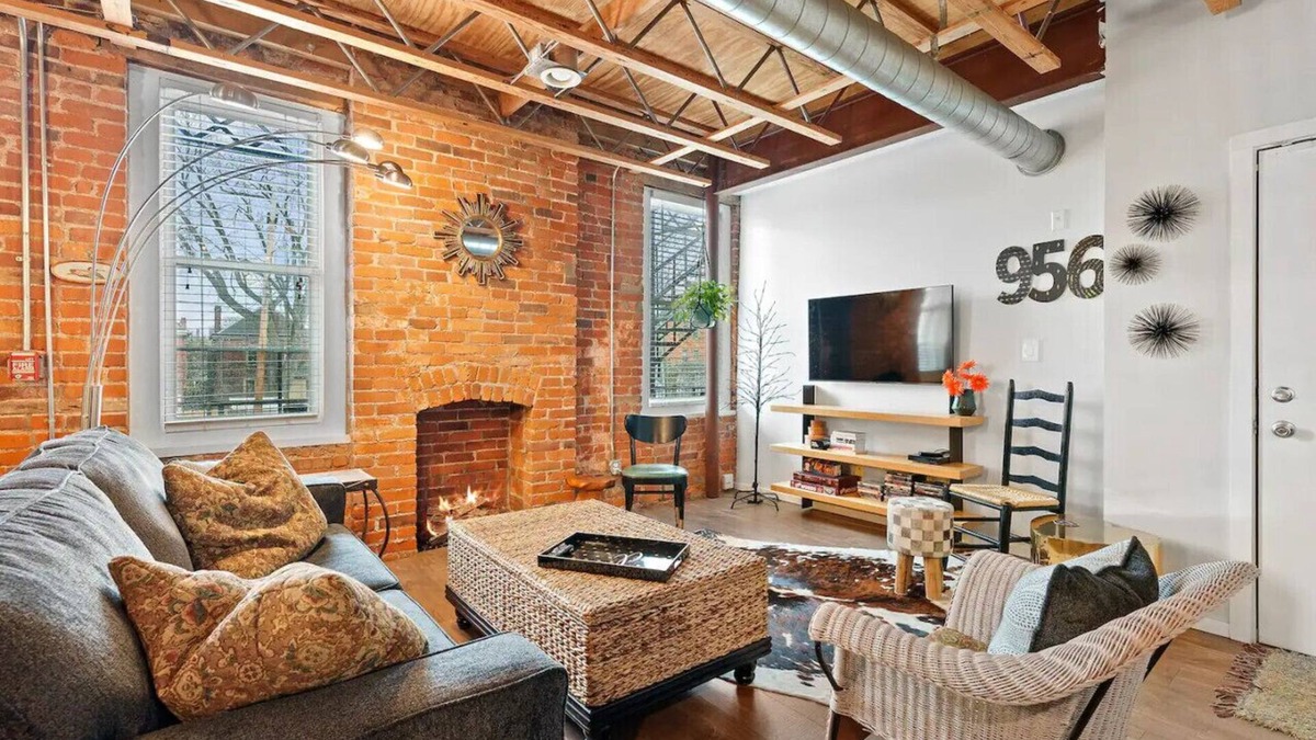 Short North Apartment | Vintage Vibes: Open & Relaxed in Short North