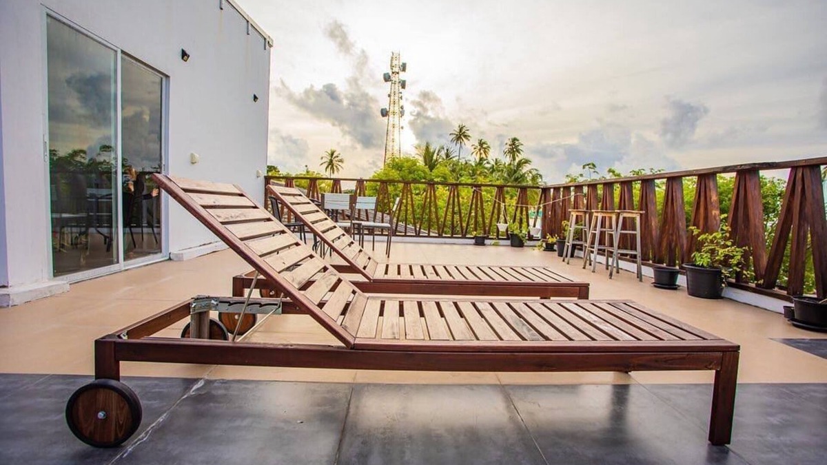 Mandhoo Hotel | VIOLET INN