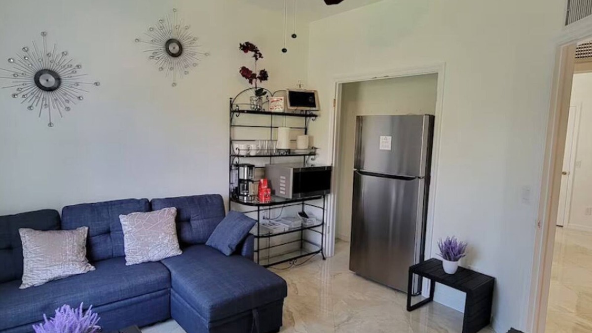 Lehigh Acres Apartment | Violet & Sunshine Suite in Lehigh Acres