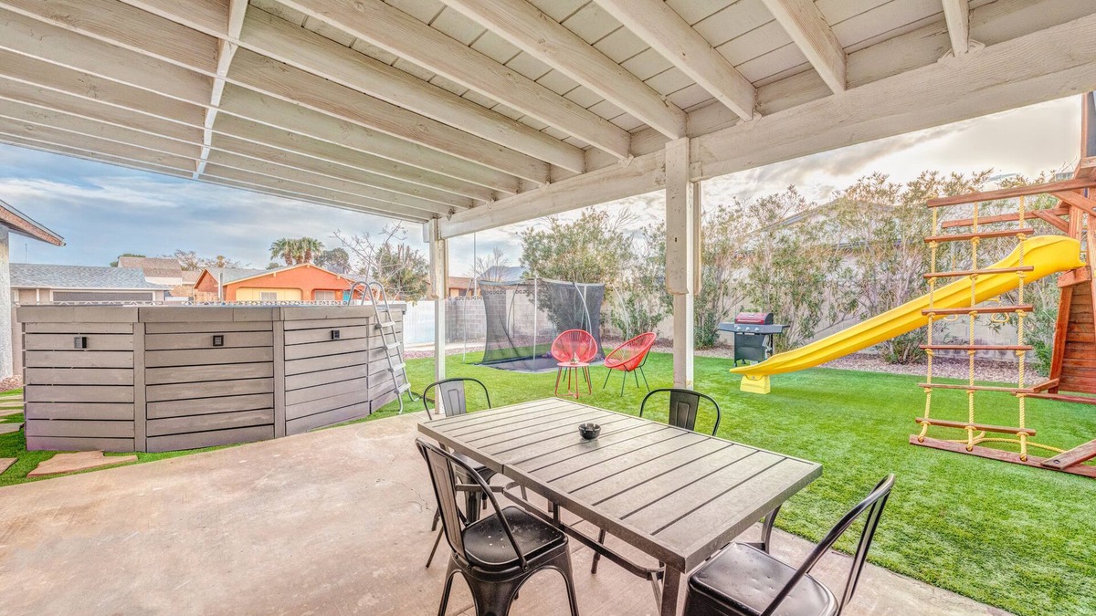 Midway House | VIP DESIGN HOUSE! private pool big backyard