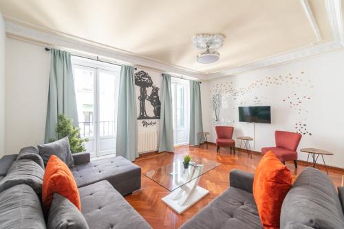 Golden Triangle of Art Apartment | vip LETRAS, by MONARO