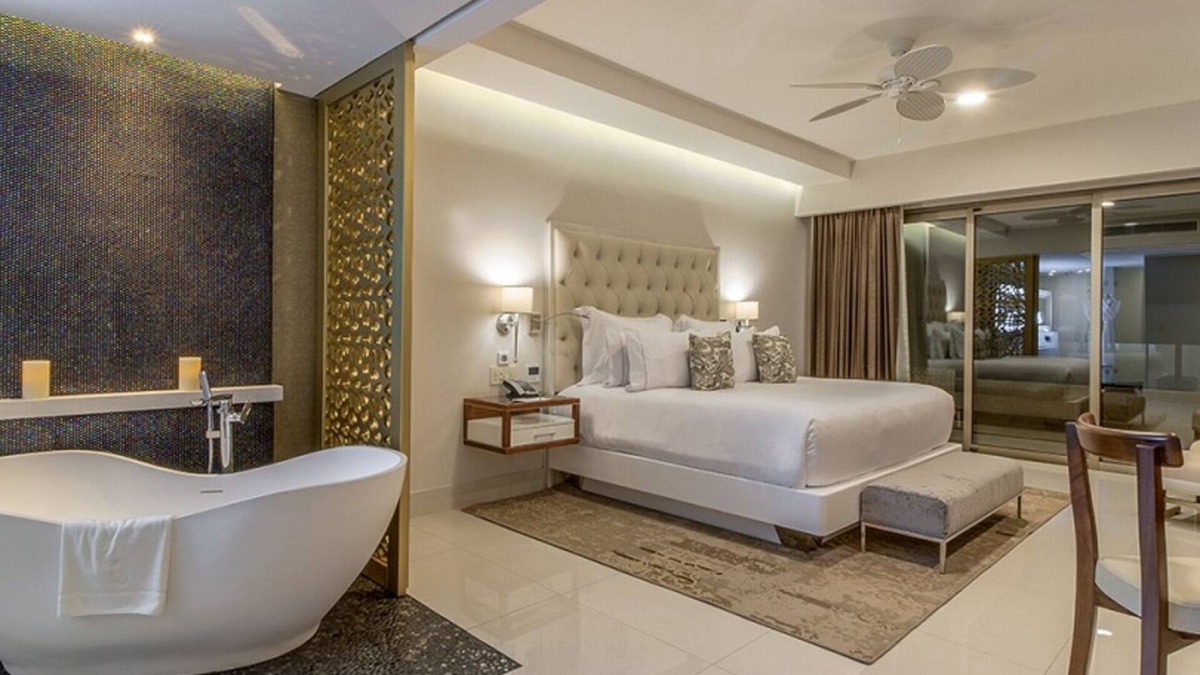 Palmilla Resort | VIP Member Access 💎Luxe 3BR Oceanfront 🌊 Wraparound Terrace w/Jacuzzi ✨4198ft²
