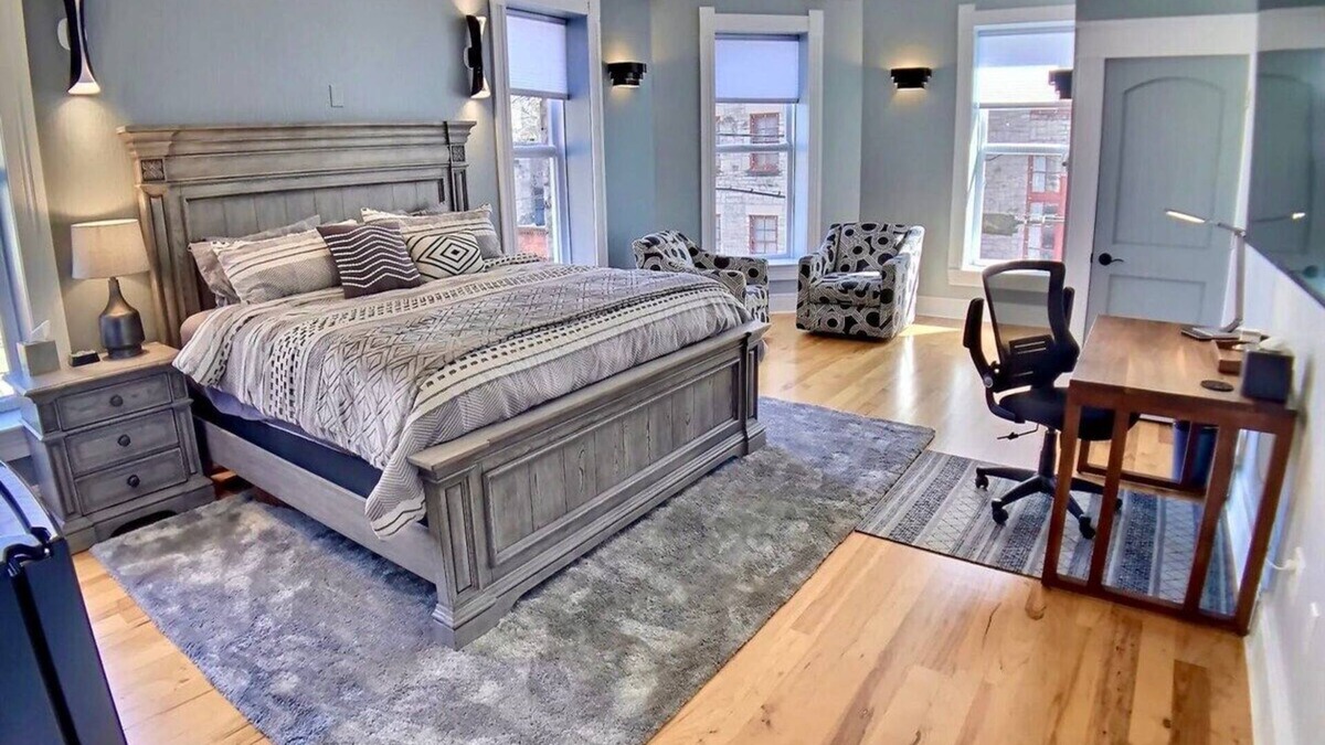 Eureka Springs Historic District Apartment | VIP Parking + Downtown + Shower for Two