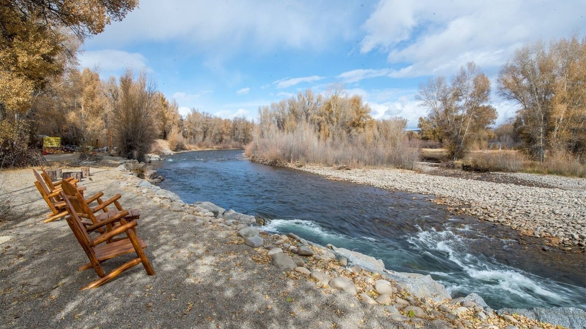 Gunnison Cabin | Virgil’s Cabin on the River