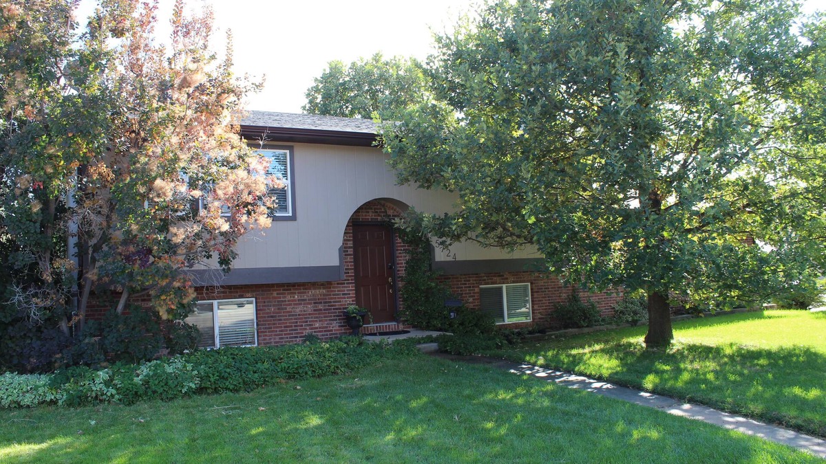 Greeley House | Virginia's Guest House- 4 bedroom home on a quiet corner lot in West Greeley