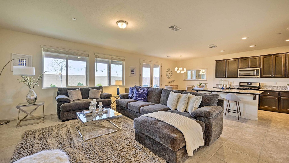 Visalia House | Visalia Home w/Yard: 4 Mi to Downtown!