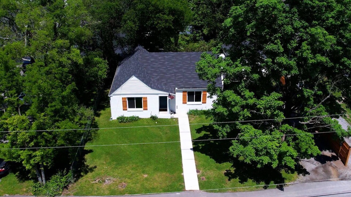 Lebanon House | Visit Nashville! Renovated Home Steps to Downtown Lebanon w/Game Room & Hot Tub