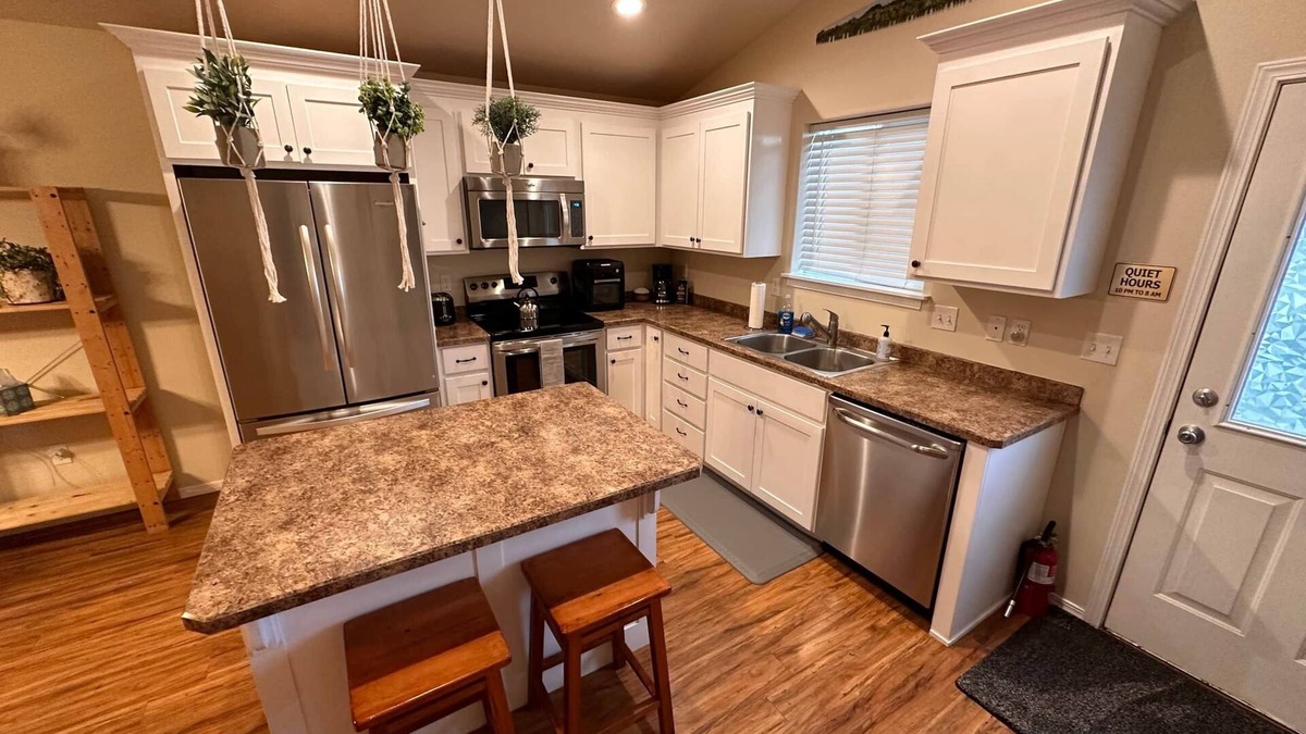 Prineville House | Visit Rip’s Cabin in the Heart of Prineville