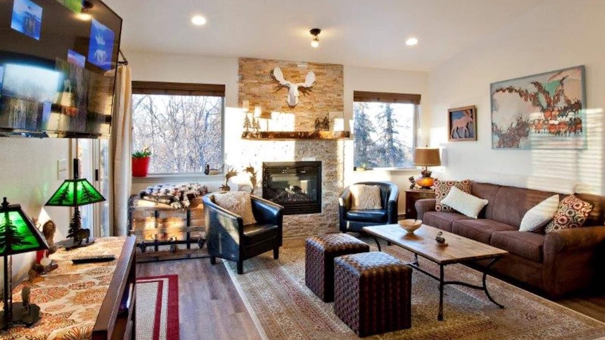 Hillside East House | Visit the Upper Hillside near Chugach State Park nature-rich yet convenient