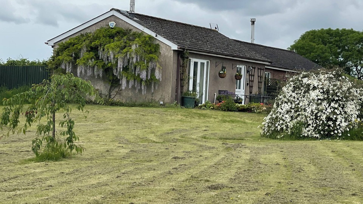 Coed-Y-Paen House | Visit Wales 4 Star, rural bungalow - Sauna, jacuzzi, play area and Free Wi-fi