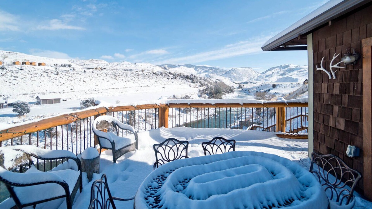 Gardiner Cabin | Visit Yellowstone with a Private Guide - Come Home to an Amazing River View