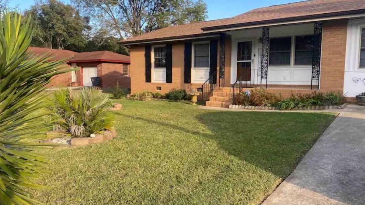 Warner Robins House | Visiting family need space? Enjoy our spacious & serene abode. Plenty of space!