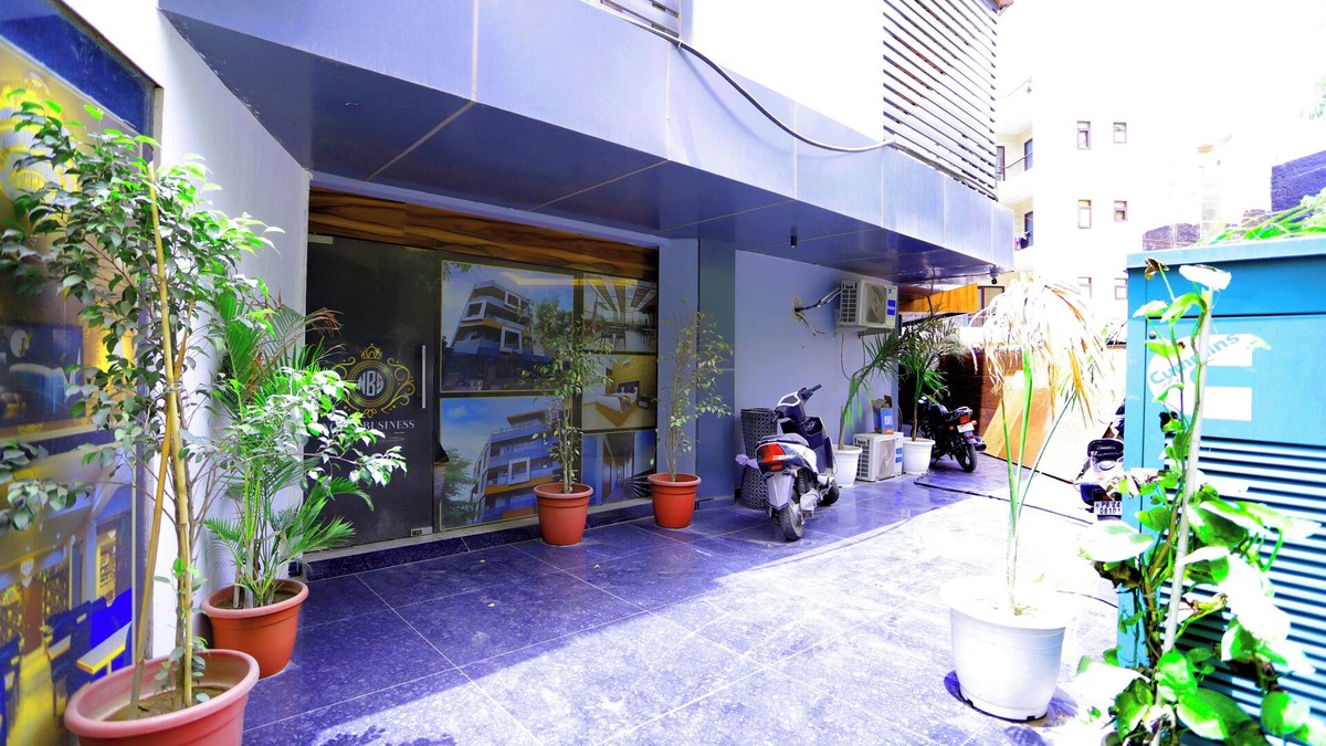 Sector 70 Hotel | Vista business suites and banquet By NBS