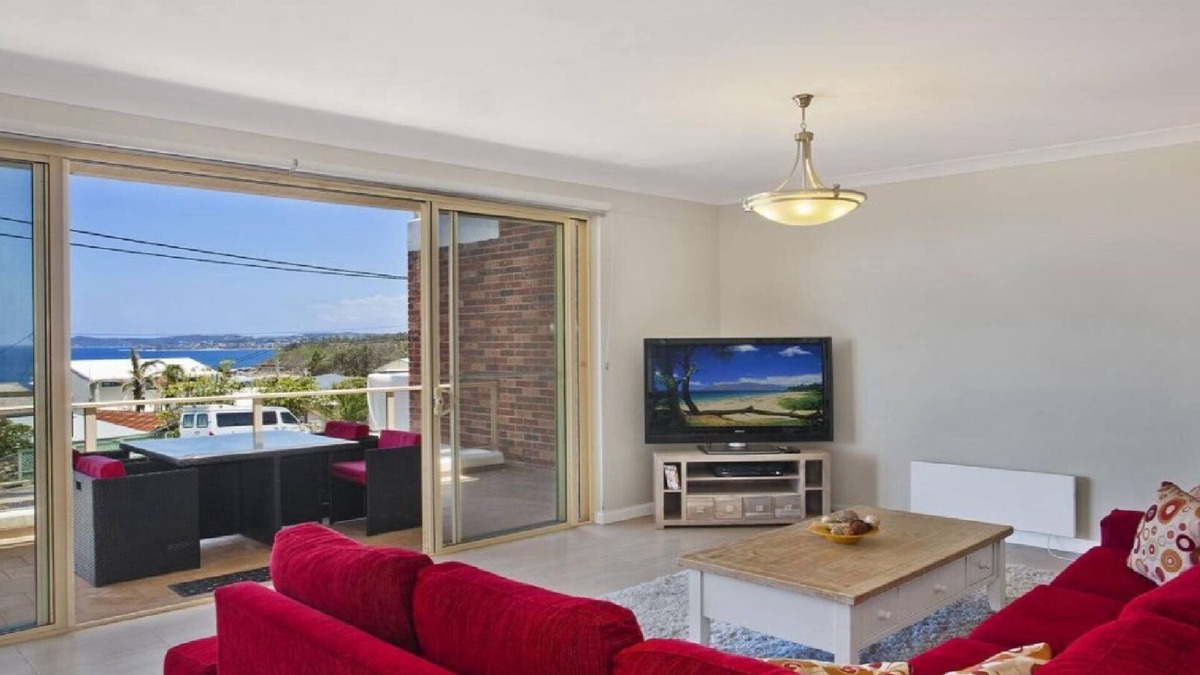 Forresters Beach House | VISTA DI MARE | Short walk to beach | Accom Holidays