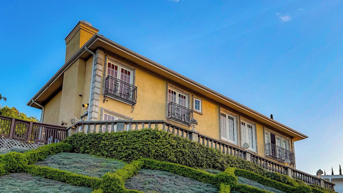Sherman Oaks Villa | Vista Villa - Luxe Pool Home with Beautiful Views