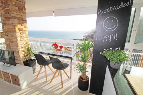 Vista Hermosa Apartment | Vistas al mar. Gran salon. Playa a 1 minuto. WiFi