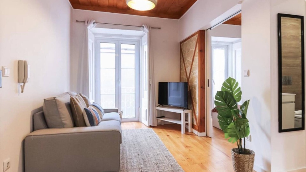 Santa Isabel Apartment | Vita Portucale | Campo Ourique Design w/Balcony