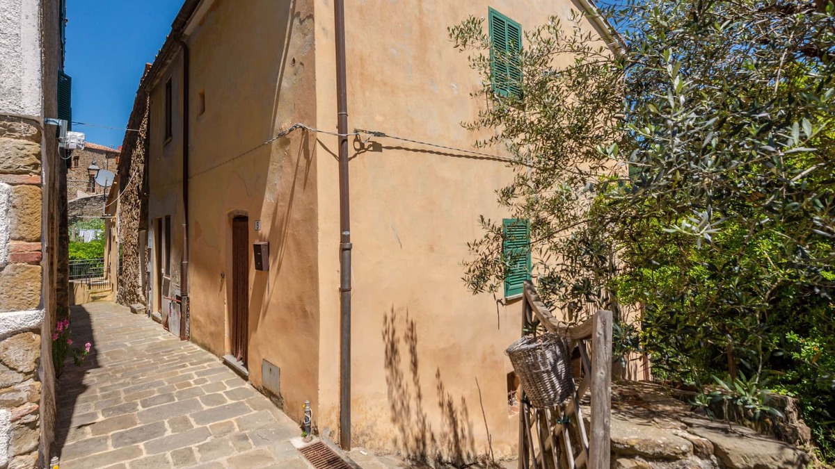 Montorgiali House | Vittorio by Interhome