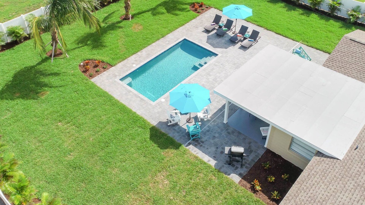 Shore Acre Heights House | Viva La Flamingo! 10 Min to Anna Maria, Heated Pool, Pet Friendly