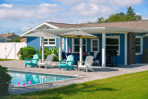 Shore Acre Heights House | Viva La Flamingo