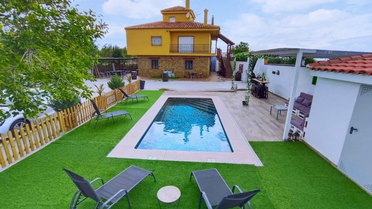 Cogollos de Guadix House | Vivienda Turistica "El Coberteras" with private swimming pool, fireplace, barbecue.