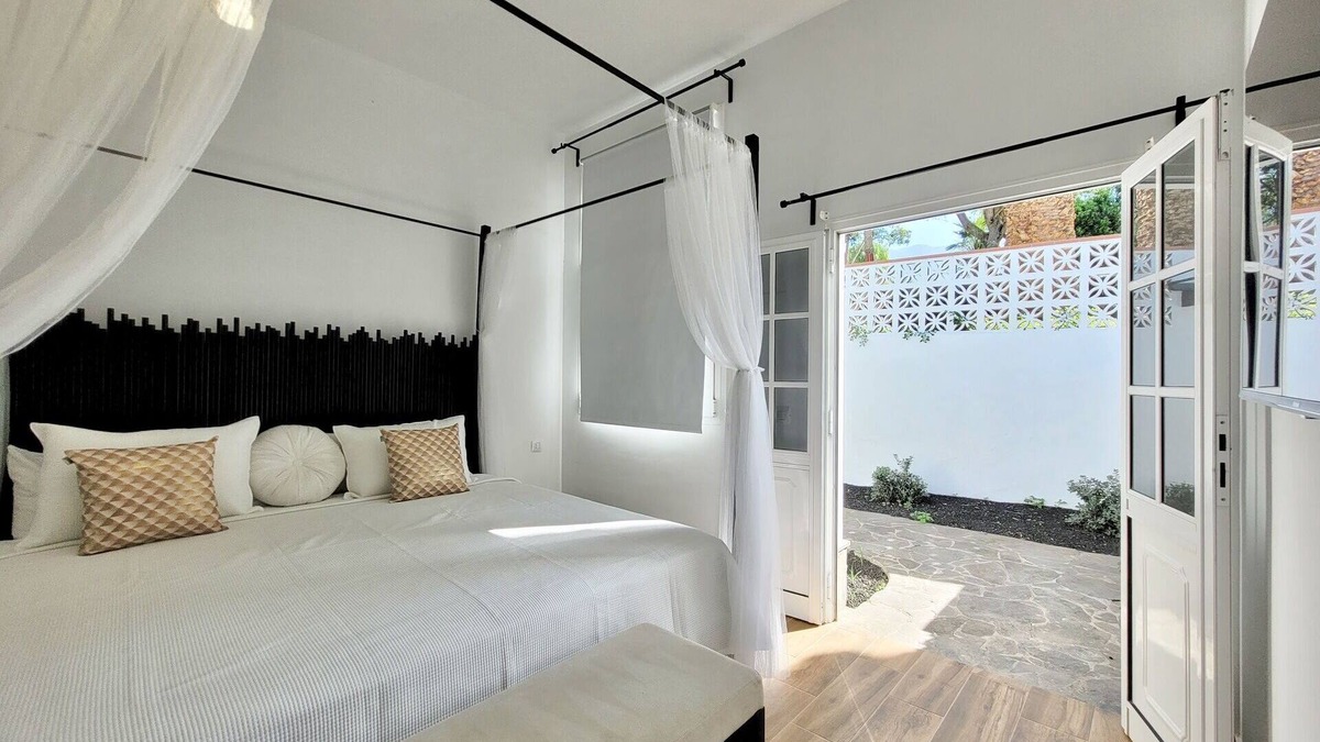 Las Arenas Apartment | Vizcaina - Strelitzia by TOR