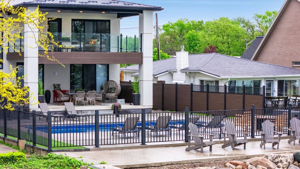 Leamington House | Vogue Vista Lake House Pool Closes Nov 1