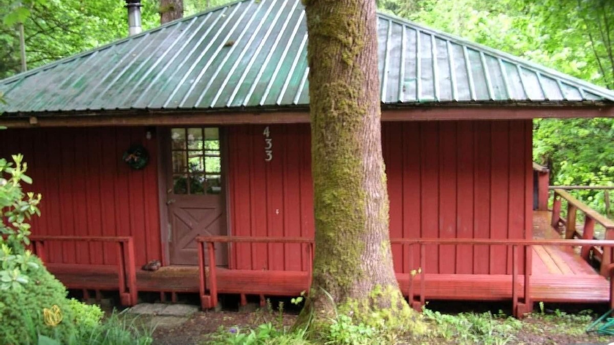 Curtis Cottage | 'Volcano Country' Creek Side Cottage Retreat
