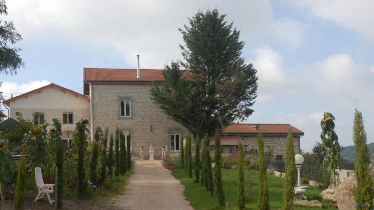 La Gimond Bed & Breakfast | Voltaire family guest room at Domaine de la plume