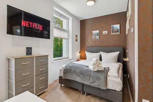 Eichwalde Apartment | Vorstadtoase für 3 - Queensize-Bett, Schlafcouch, Parkplatz & Netflix - Nähe BER