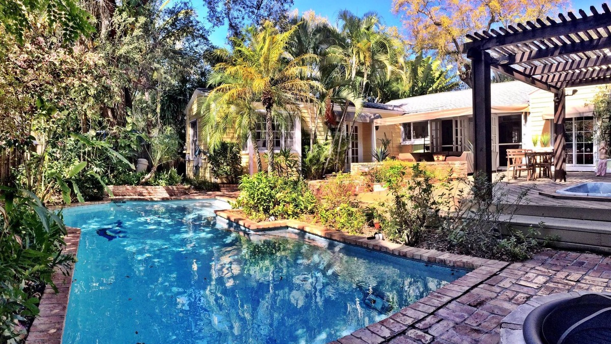 Colee Hammock House | VOTED BEST FORT LAUDERDALE LOCATION! WALK TO SHOPS, RESTURAUNTS, & BEACH.