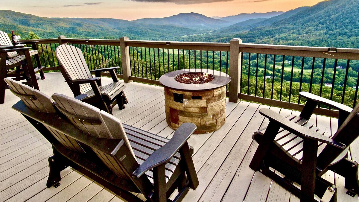 Frank Cabin | Voted "BEST VIEWS" - High Demand Area! - Surrounded by Pisgah National Forest!