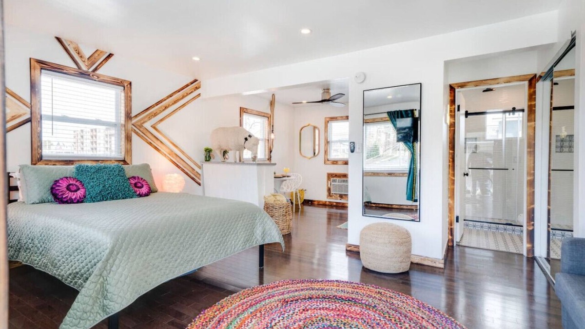 Melrose Condo | VOTED "HAPPIEST" & "MOST JOYFUL" Nash Condo + Pool