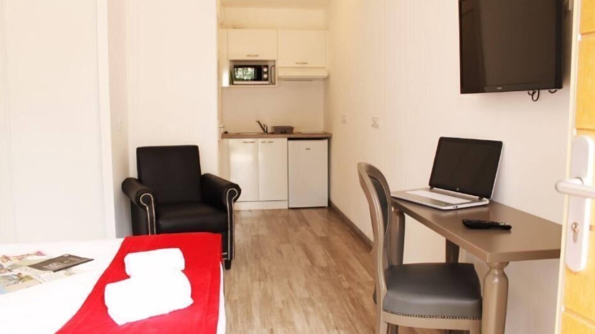 Eguilles Apartment | Voyage au Coeur d'Aix av/Accès Piscine+Terasse!