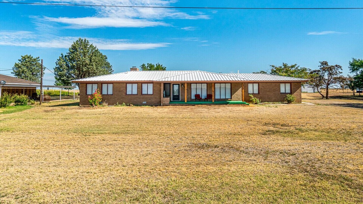 Tulia House | VP Bunkhouse~Big House on 1 Acre~Country Views~Quiet!