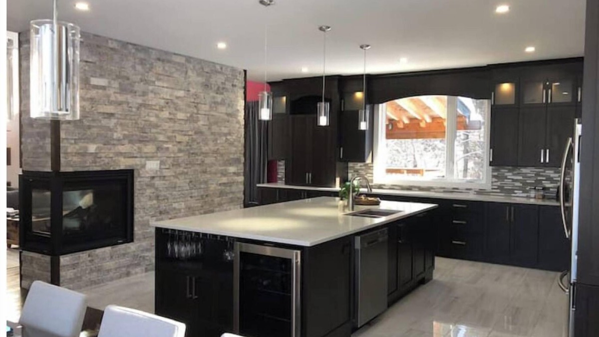 Sainte-Ann-des-Lacs Ski Chalet | Vrbo Property