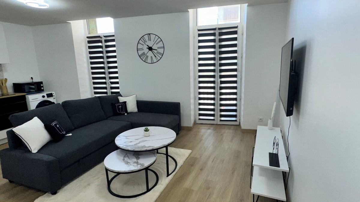 Faubourg Saint-Jacques Apartment | Vrbo Property