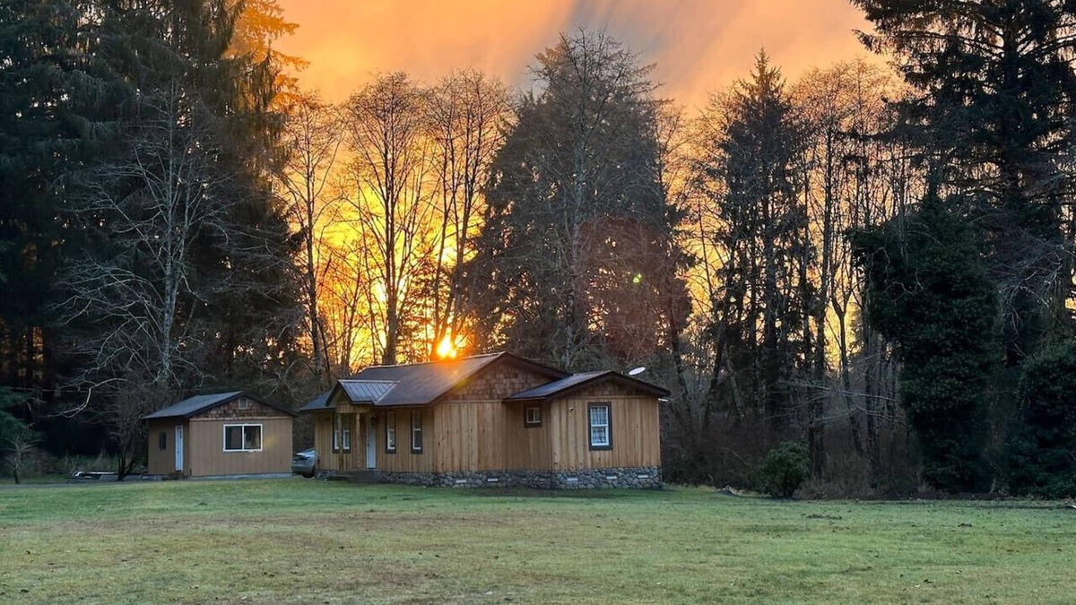 Raymond Apartment | VRBO Starry Night Cabin On The River