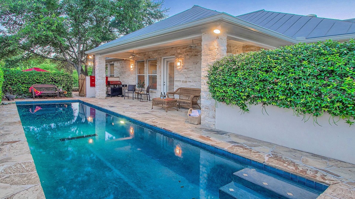 Fredericksburg House | VRBO Top10 Luxury Home! Heated Pool! Main St. 3 blks! "The Best! We'll be back!"