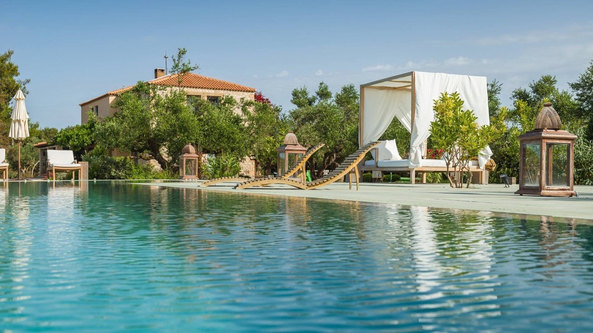Vromonerion Villa | Vrysomylos - Unique Villa on the beach front