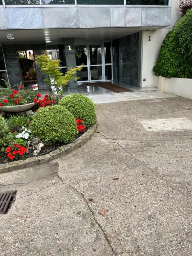 Le Chesnay Apartment | Vue Jardin