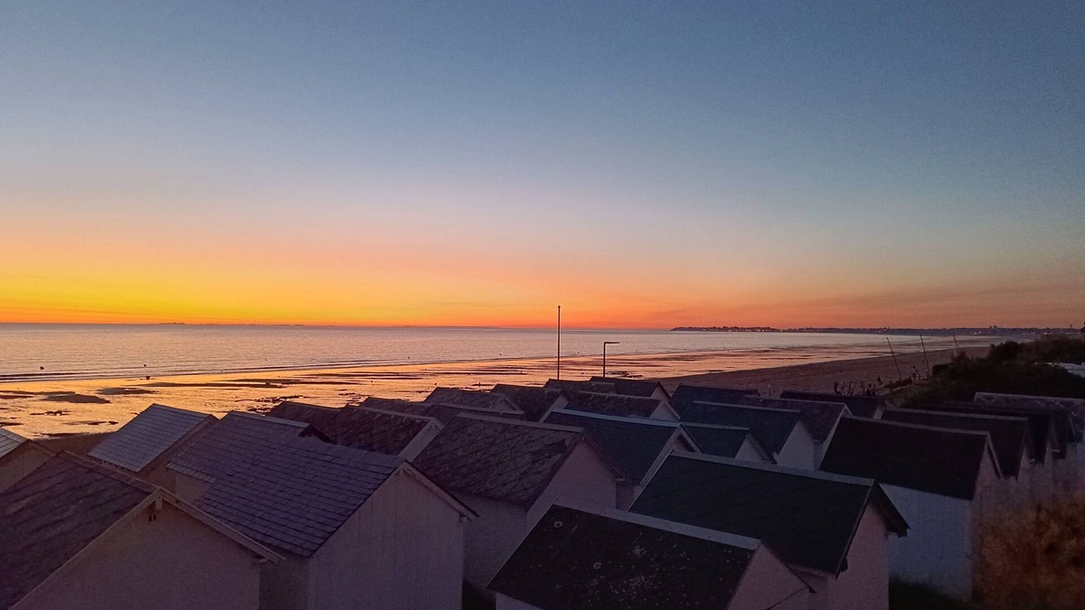 Carolles Apartment | Vue mer Panoramique ! Appartement Duplex à 20 Mètres de la Plage de Sable