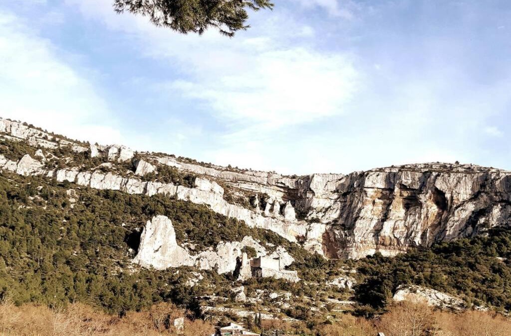 Fontaine-de-Vaucluse Apartment | Vue panoramique sur le château,montagne et grottes